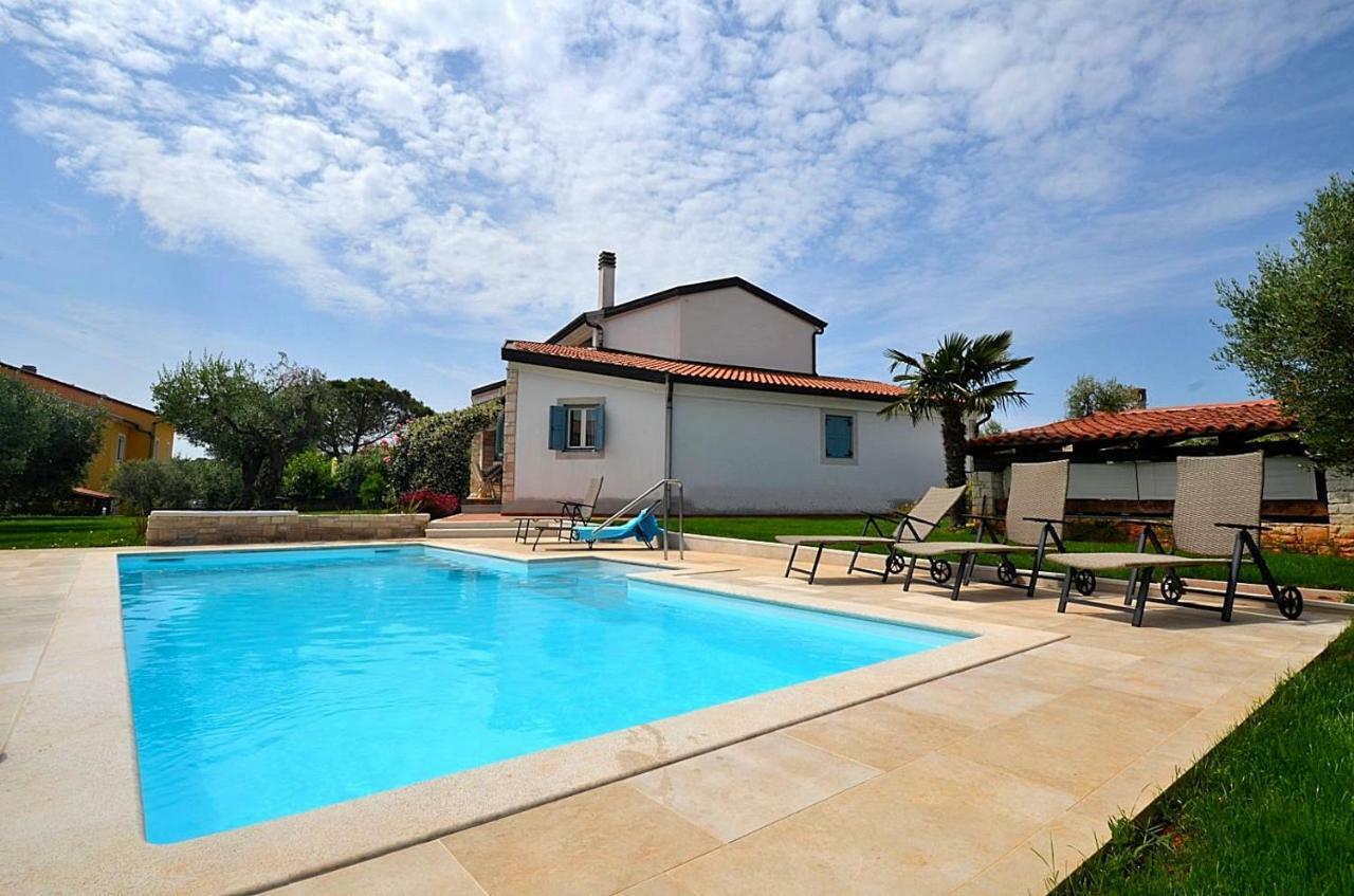 Holiday Home Sverko Novigrad  Luaran gambar
