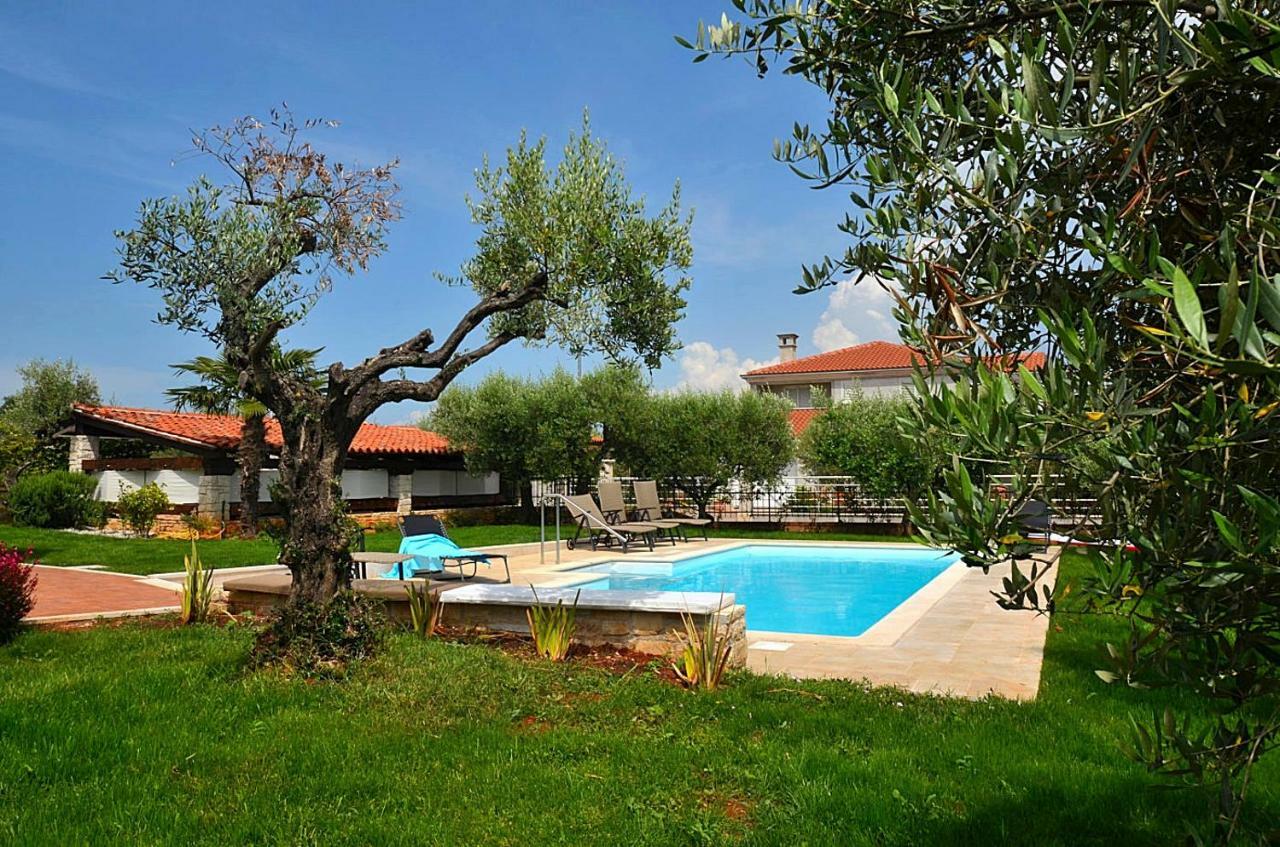 Holiday Home Sverko Novigrad  Luaran gambar