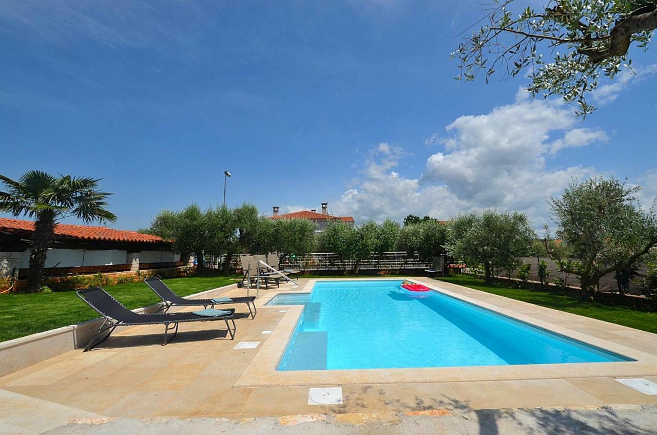 Holiday Home Sverko Novigrad  Luaran gambar