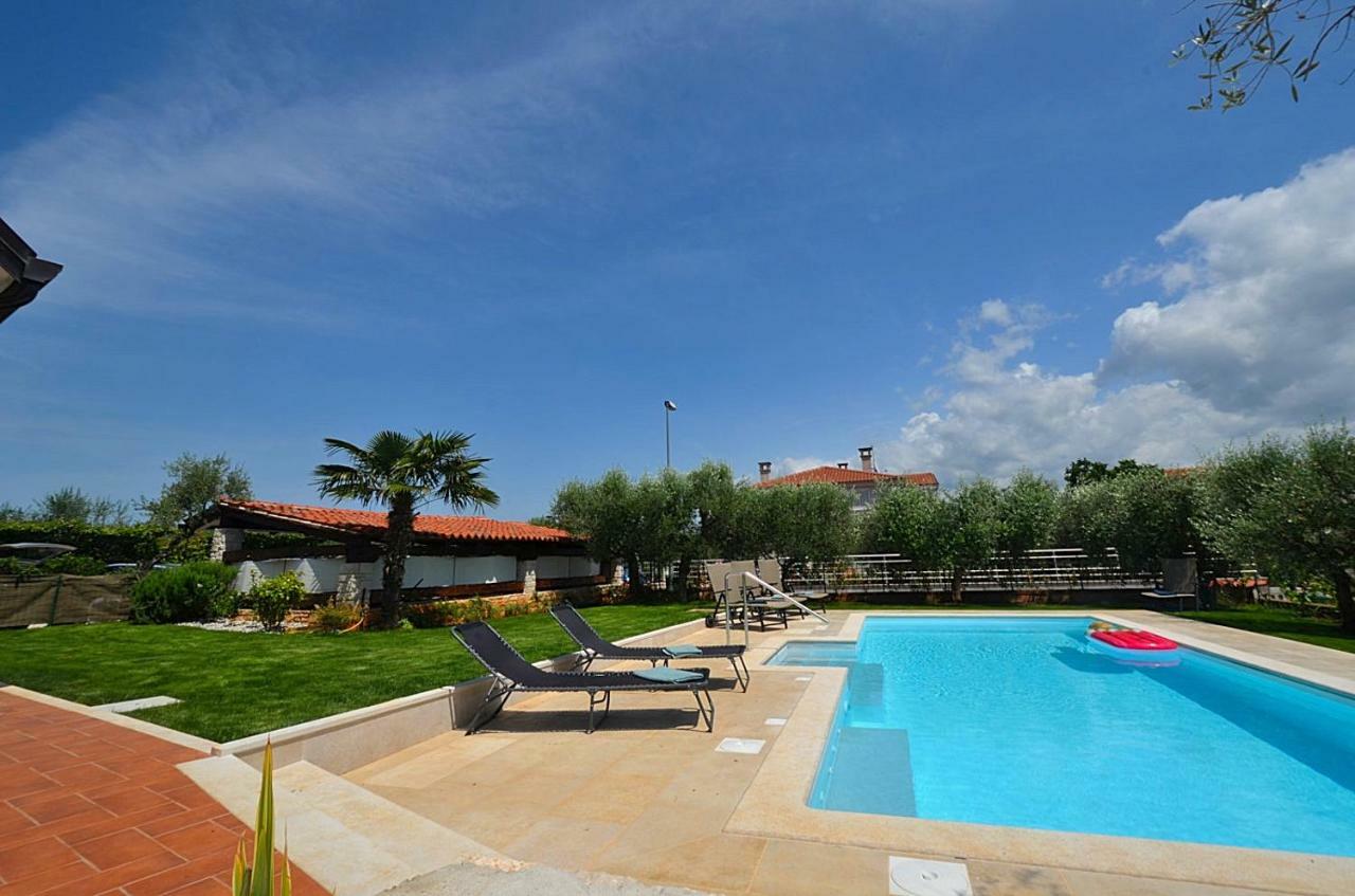 Holiday Home Sverko Novigrad  Luaran gambar